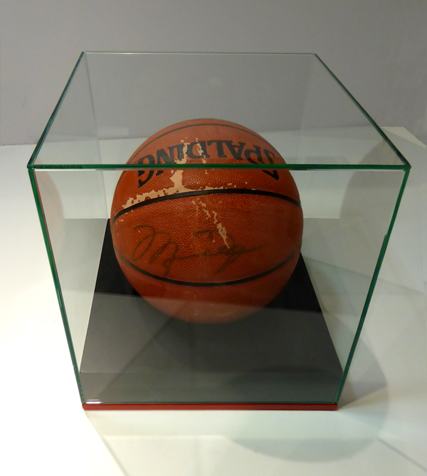 Basketball in Glaskasten