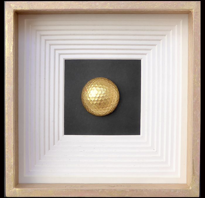 Golfball auf Spiegel_1