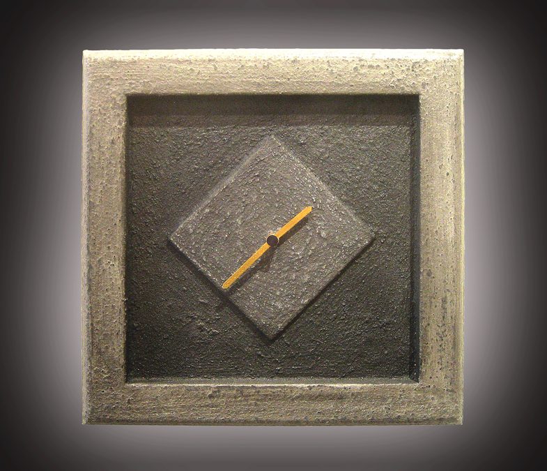 Steinzeit 1 – Steinrahmen mit Uhr – Zifferblatt in Echtgold