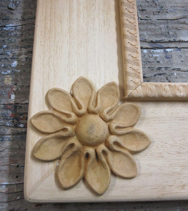 Spiegel_60x80_Verzierung_Blume_Rohrahmen_Ausschnitt